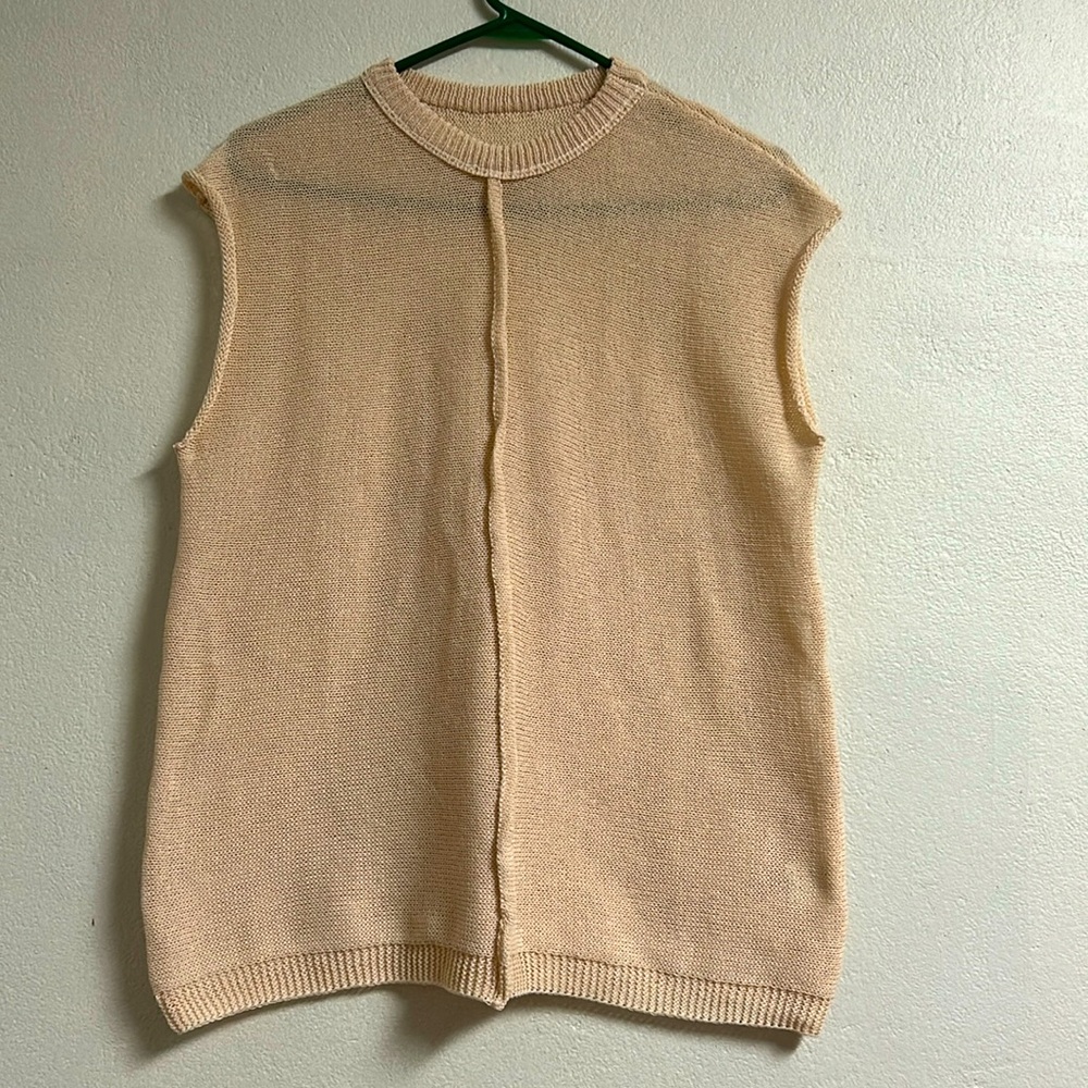 Women’s crew neck.